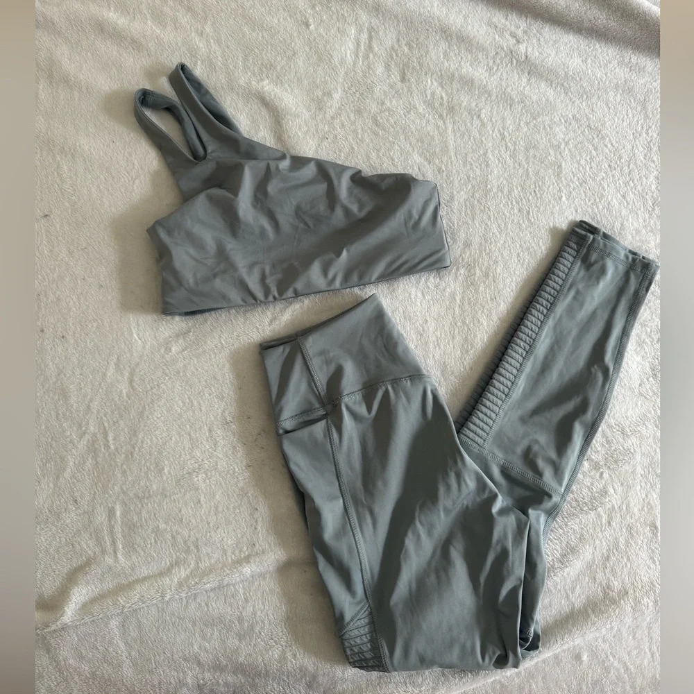 Fabletics Set - Picture 1 of 4